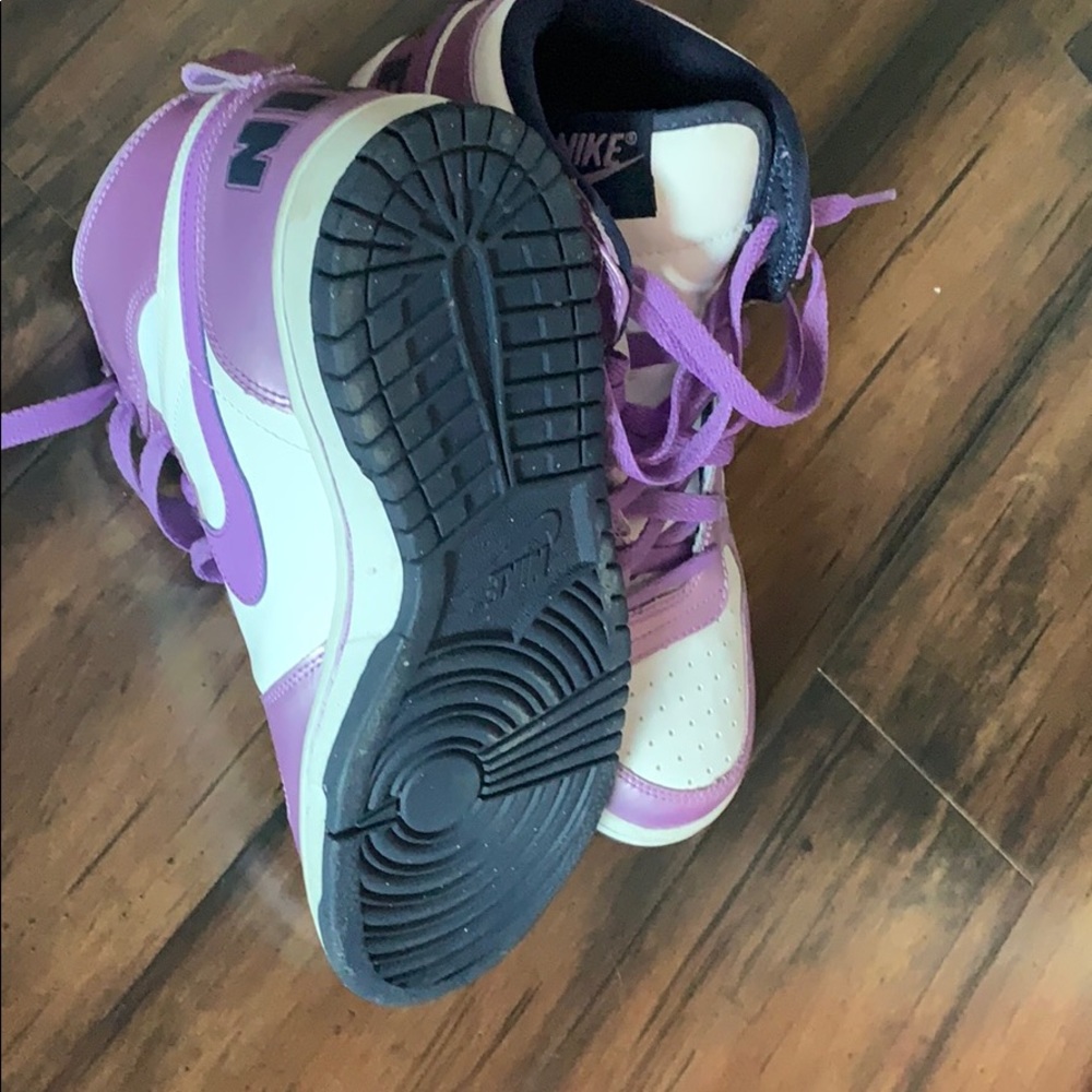 Nike - Picture 3 of 3